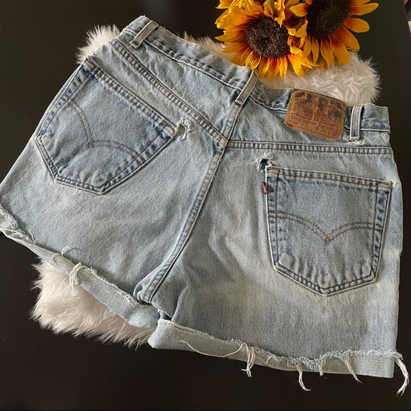SOLD. Levi’s | Vintage distressed jean shorts - Picture 2 of 9